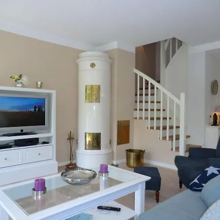 Tatil Evi In Wyk With Swimming Pool *