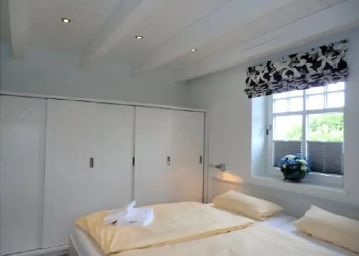 Tatil Evi In Wyk With Swimming Pool *